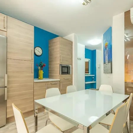 Beautiful Flat With Balcony And Wifi In Center * Málaga