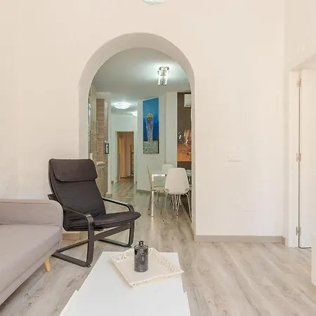 Beautiful Flat With Balcony And Wifi In Center *